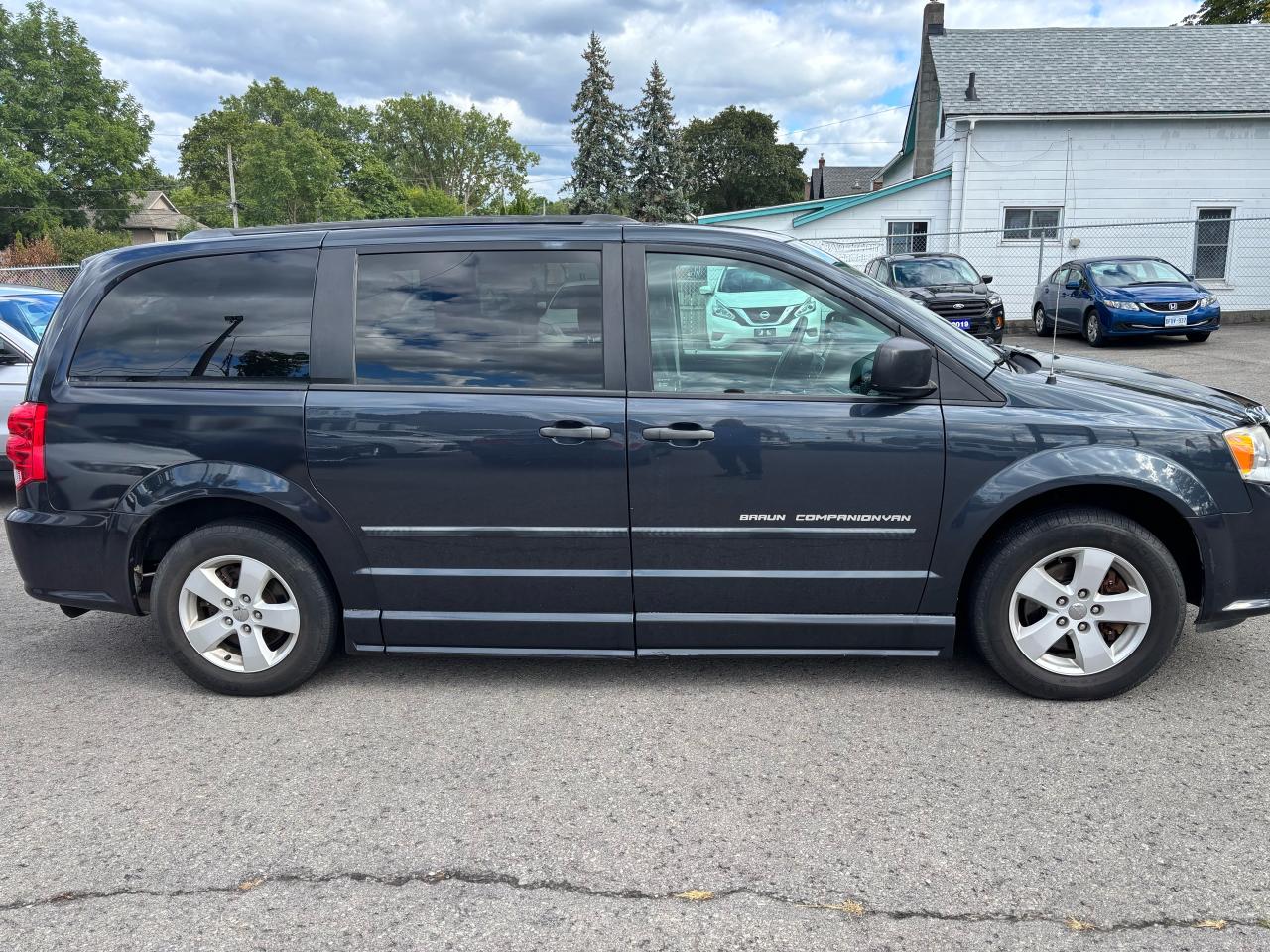 2014 Dodge Grand Caravan BRAUN COMPANION VAN, HANDICAP EQUIPPED - Photo #2
