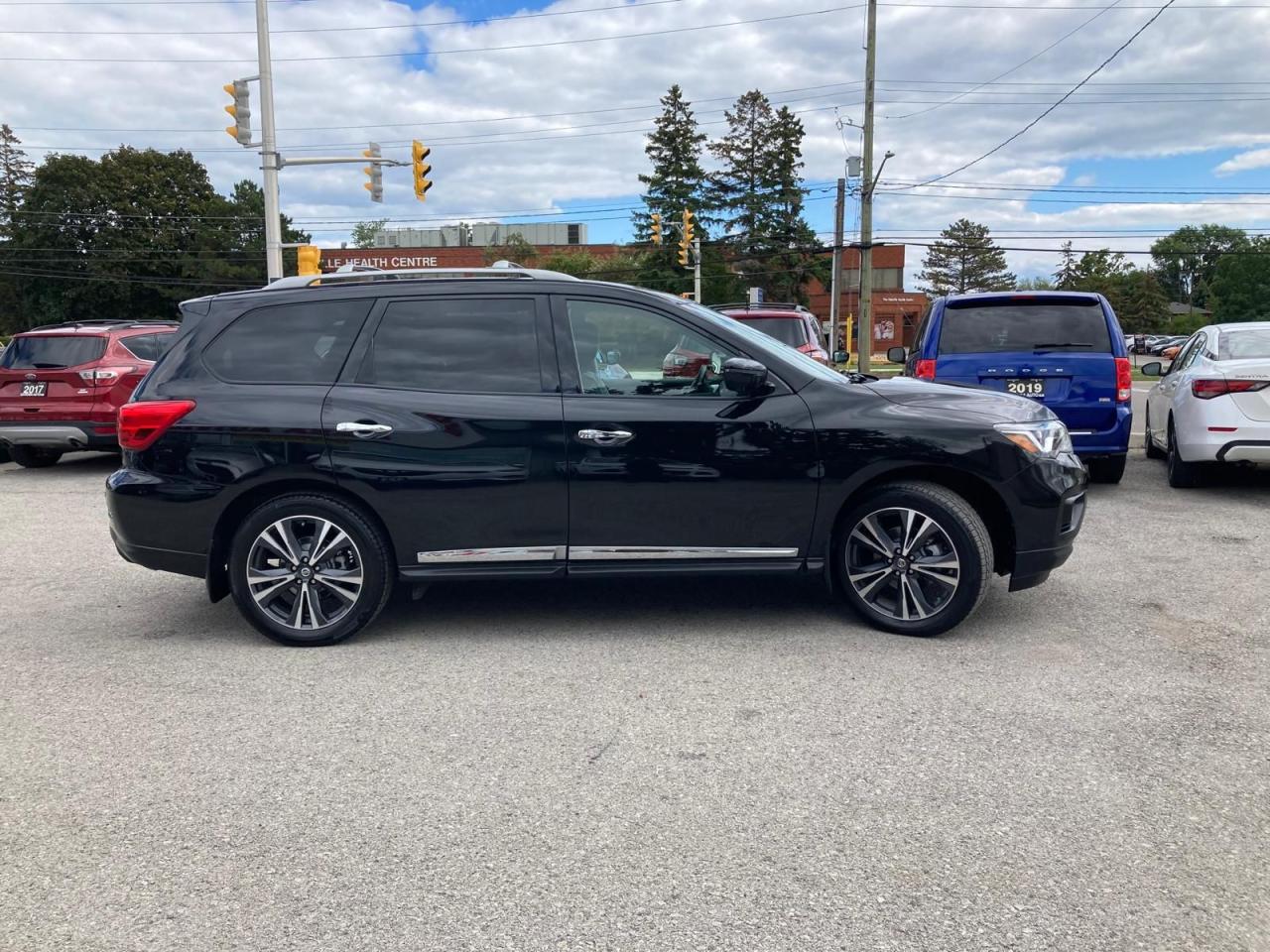 2020 Nissan Pathfinder AWD 7PASS NO ACCIDENT FULLY LOADED SAFETY INCLUDED Photo4