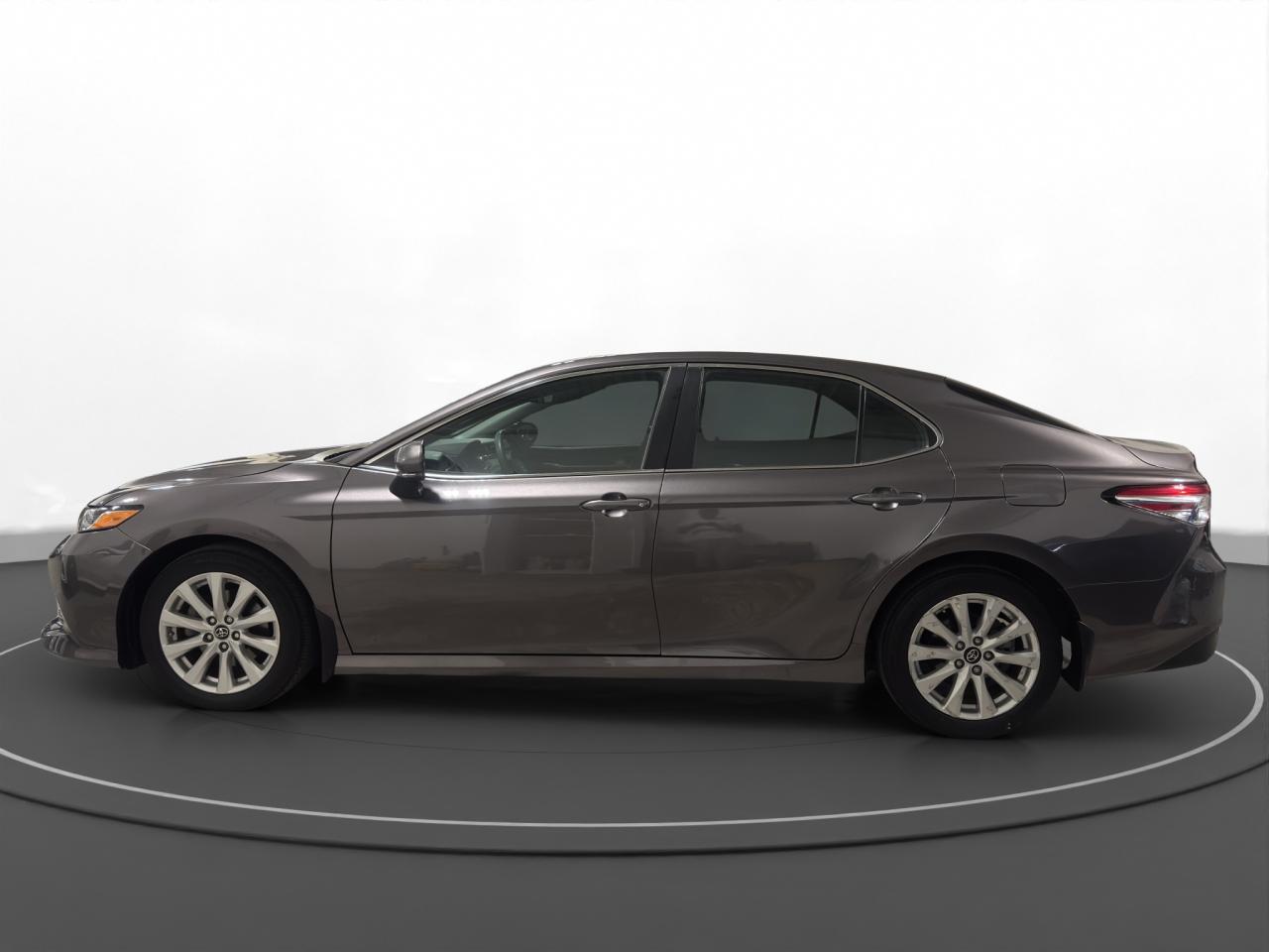 2018 Toyota Camry LE - Photo #5