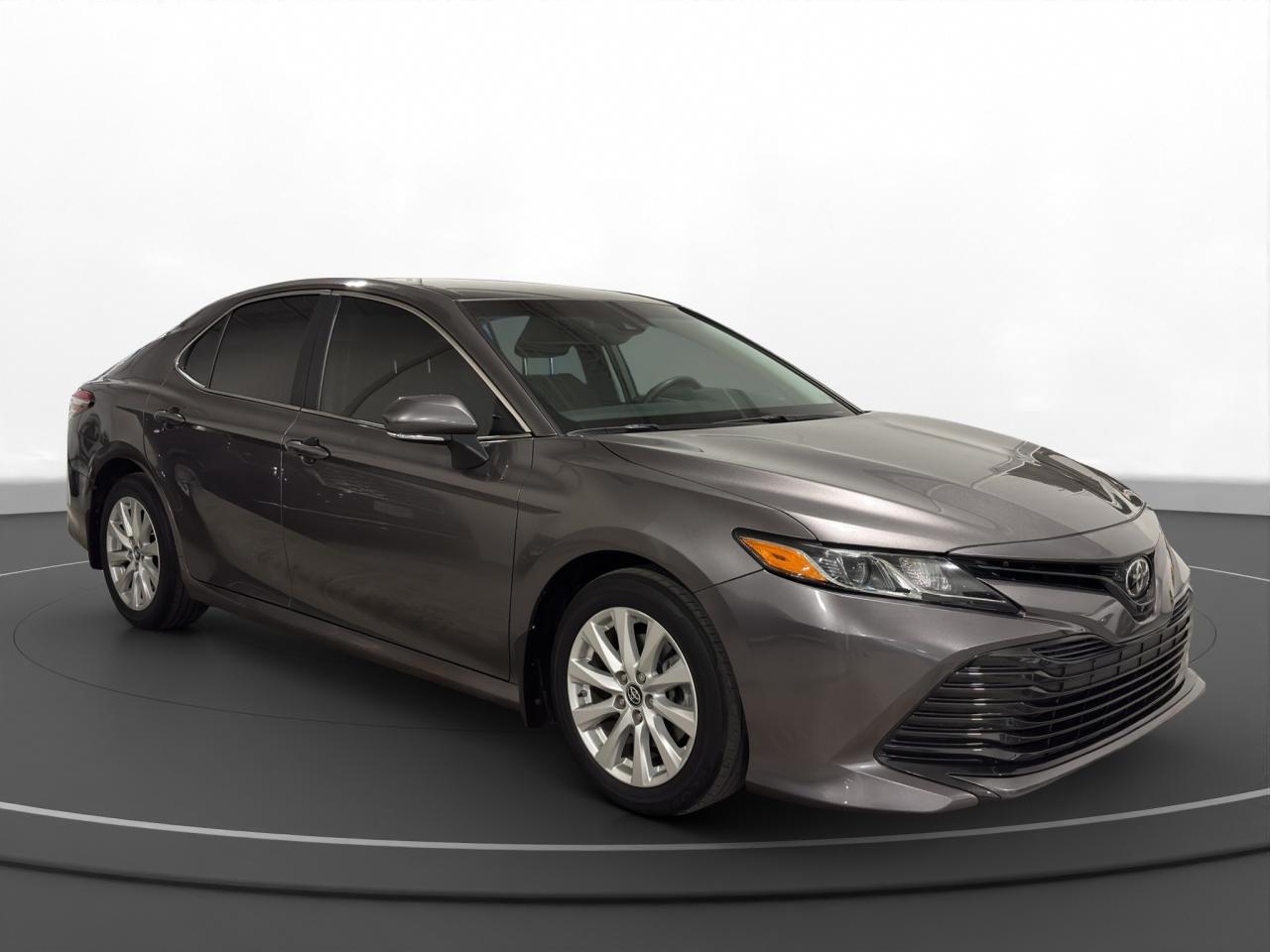 2018 Toyota Camry LE - Photo #3