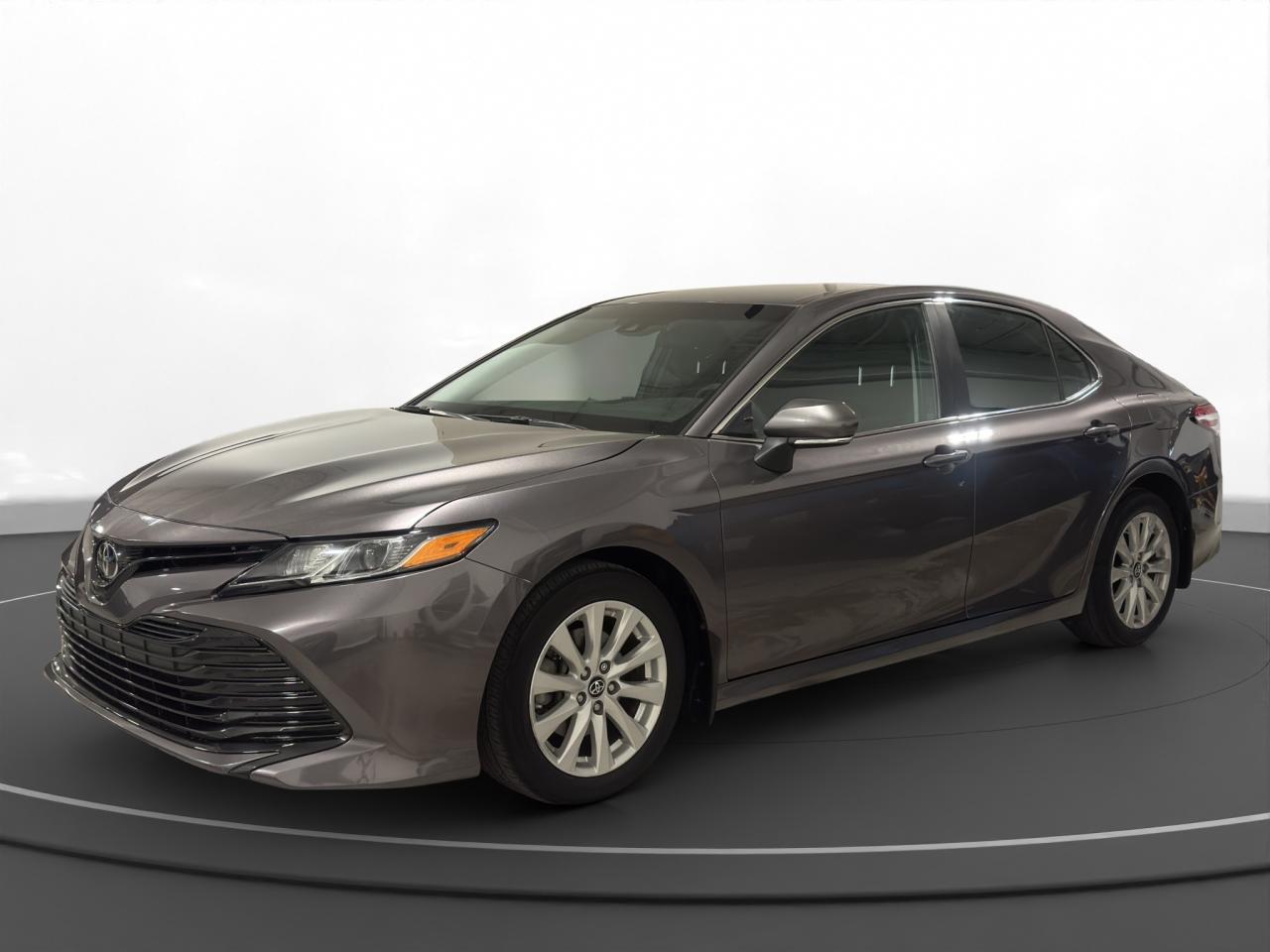 2018 Toyota Camry LE - Photo #1