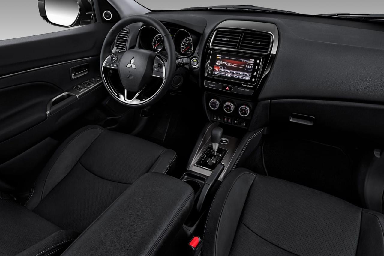 2019 Mitsubishi RVR SE/4WD/ REAR CAM/ SUPER LOW KM / CLEAN /NEW BRAKES - Photo #2