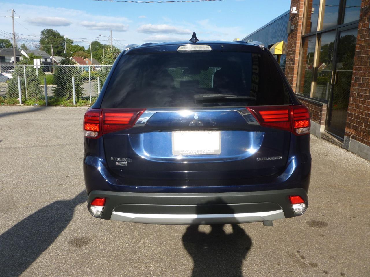 2017 Mitsubishi Outlander GT - Photo #4