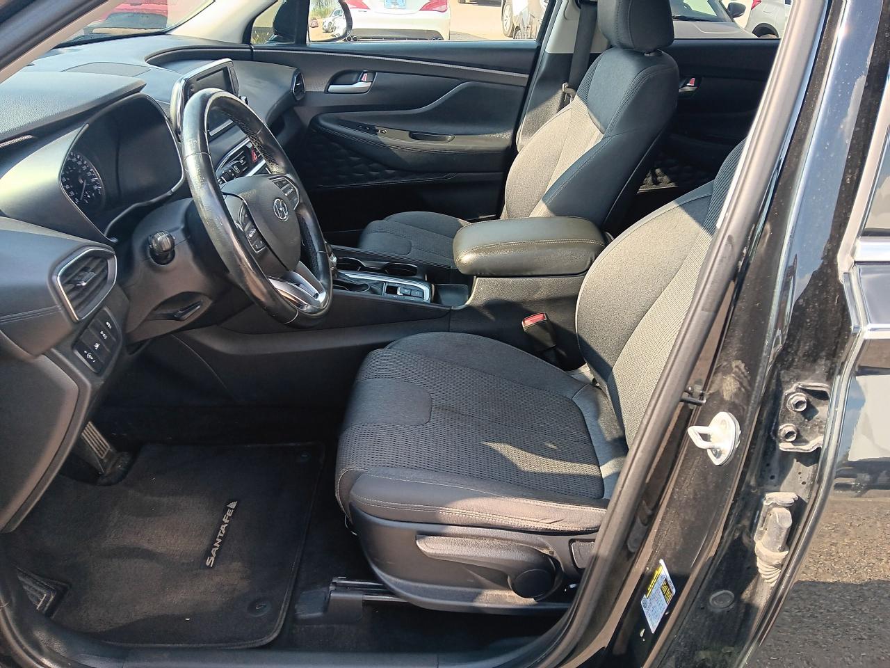 2020 Hyundai Santa Fe Essential safety pkg BU Cam Htd Steering & Seats A - Photo #15
