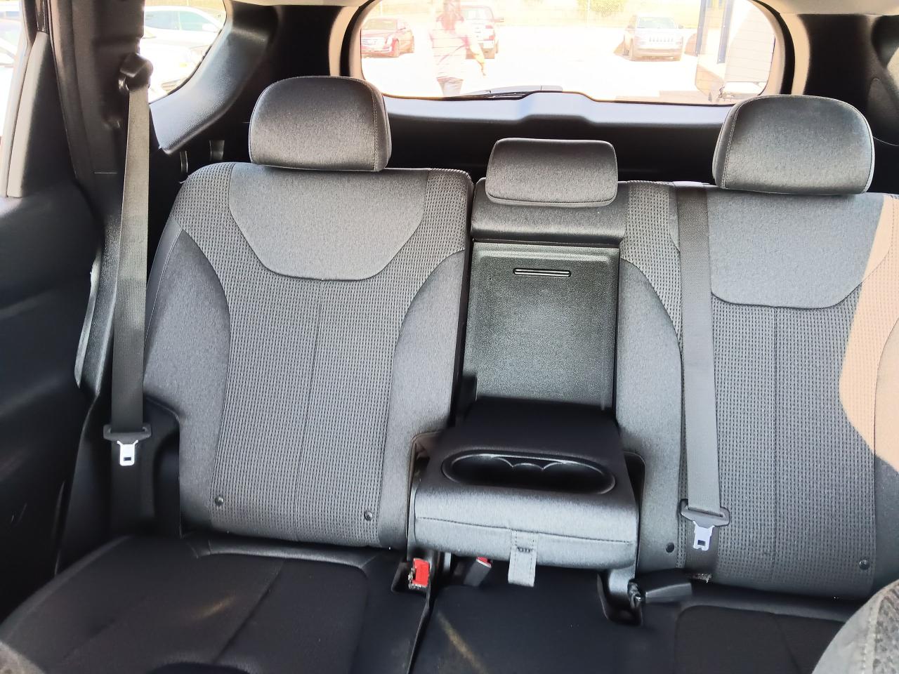 2020 Hyundai Santa Fe Essential safety pkg BU Cam Htd Steering & Seats A - Photo #16