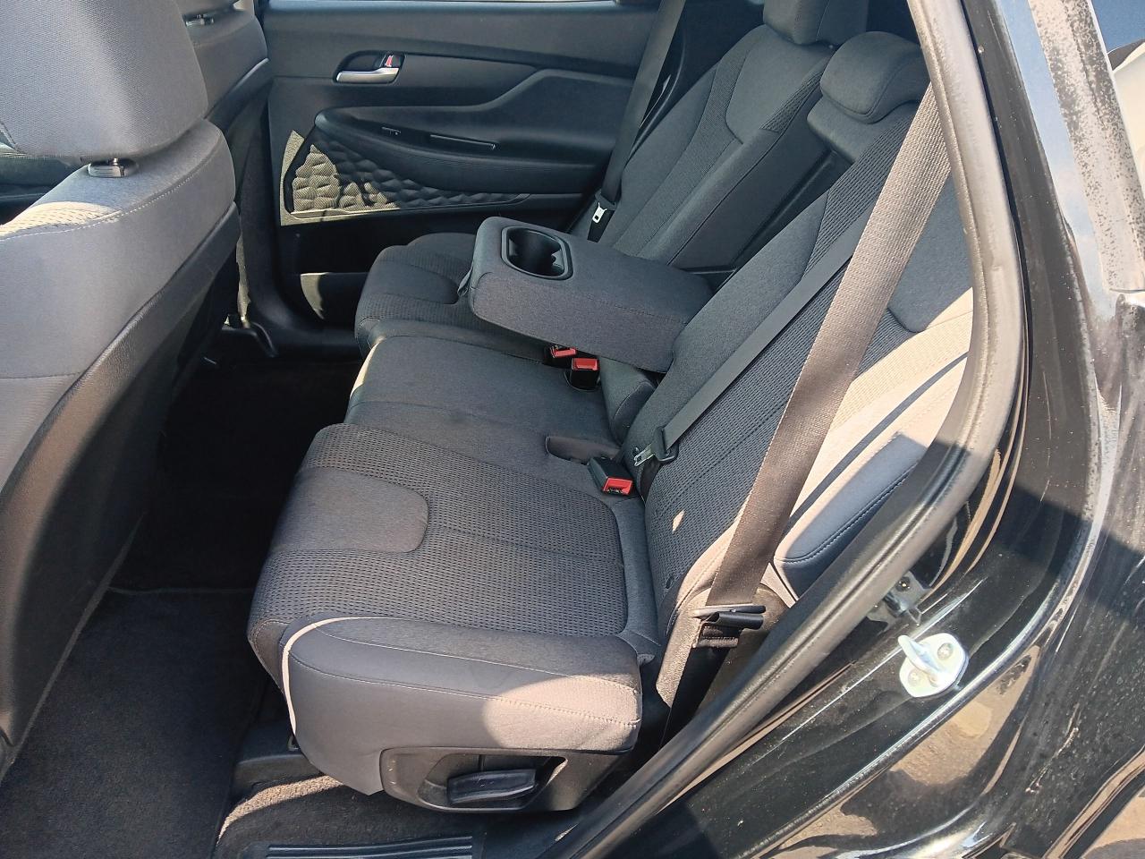 2020 Hyundai Santa Fe Essential safety pkg BU Cam Htd Steering & Seats A - Photo #17