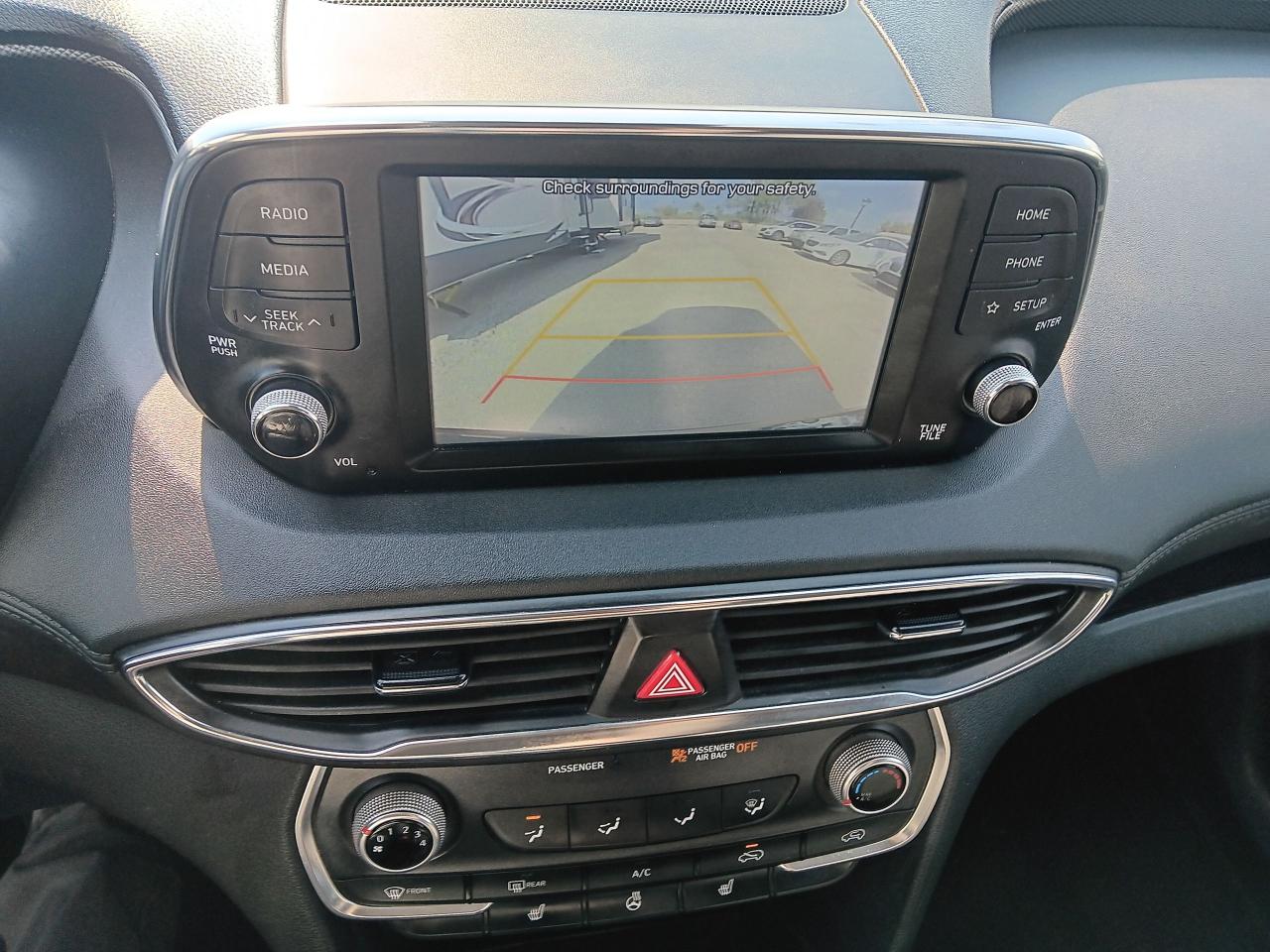 2020 Hyundai Santa Fe Essential safety pkg BU Cam Htd Steering & Seats A - Photo #20