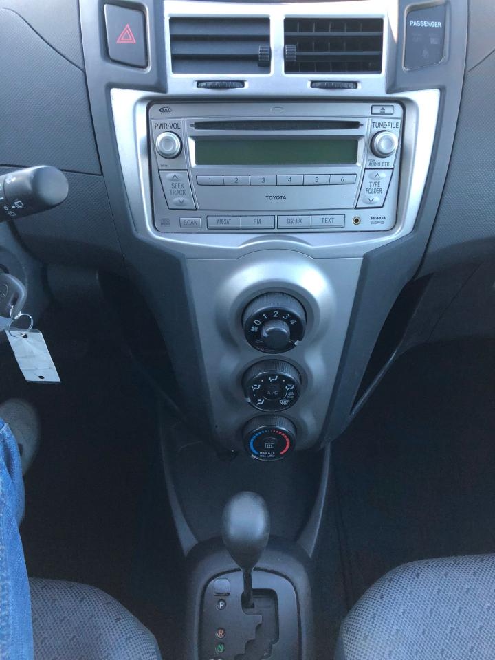 2009 Toyota Yaris LE - Photo #15