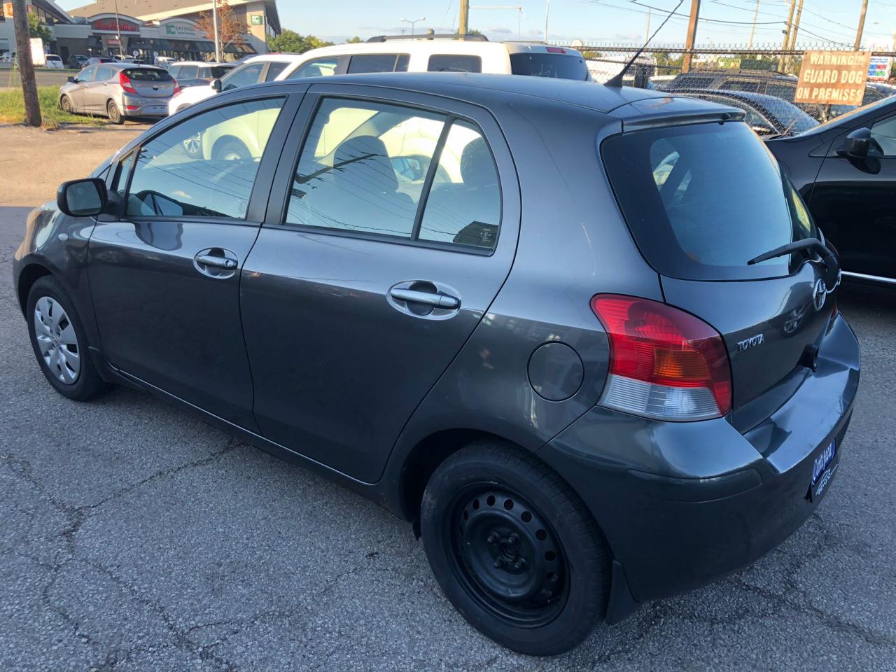 2009 Toyota Yaris LE - Photo #5