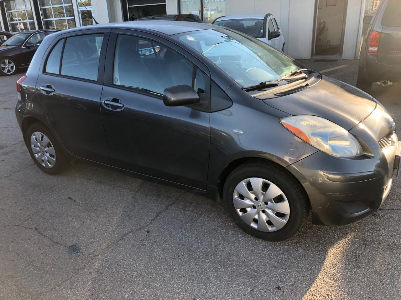 2009 Toyota Yaris LE - Photo #2