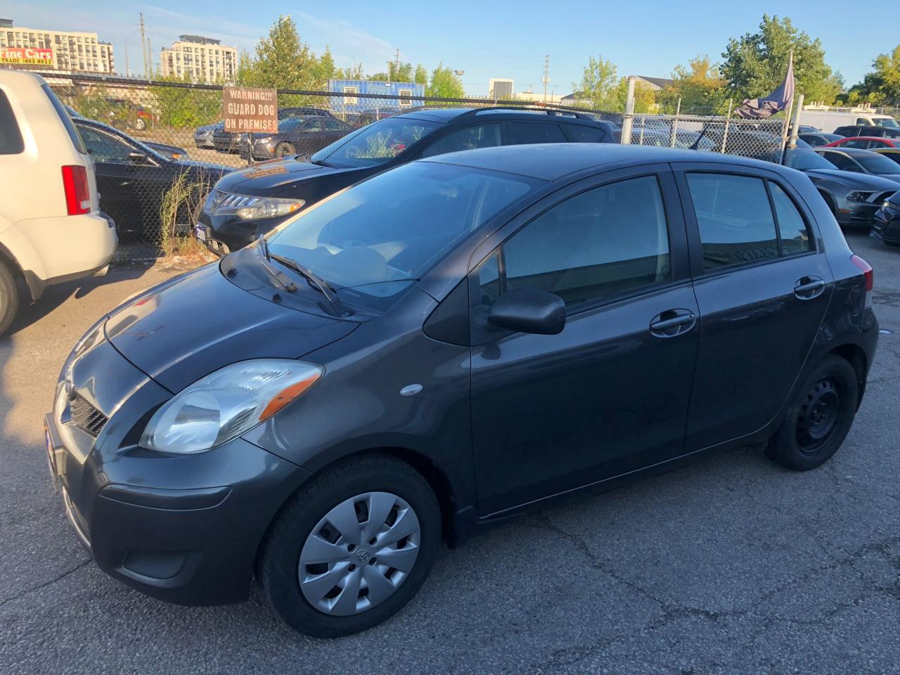 2009 Toyota Yaris LE - Photo #3