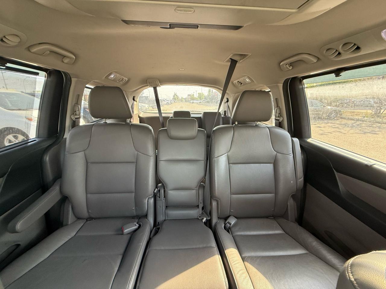 2014 Honda Odyssey Touring | FULL LOAD!! | ALL CREDIT ACCEPTED!! - Photo #18