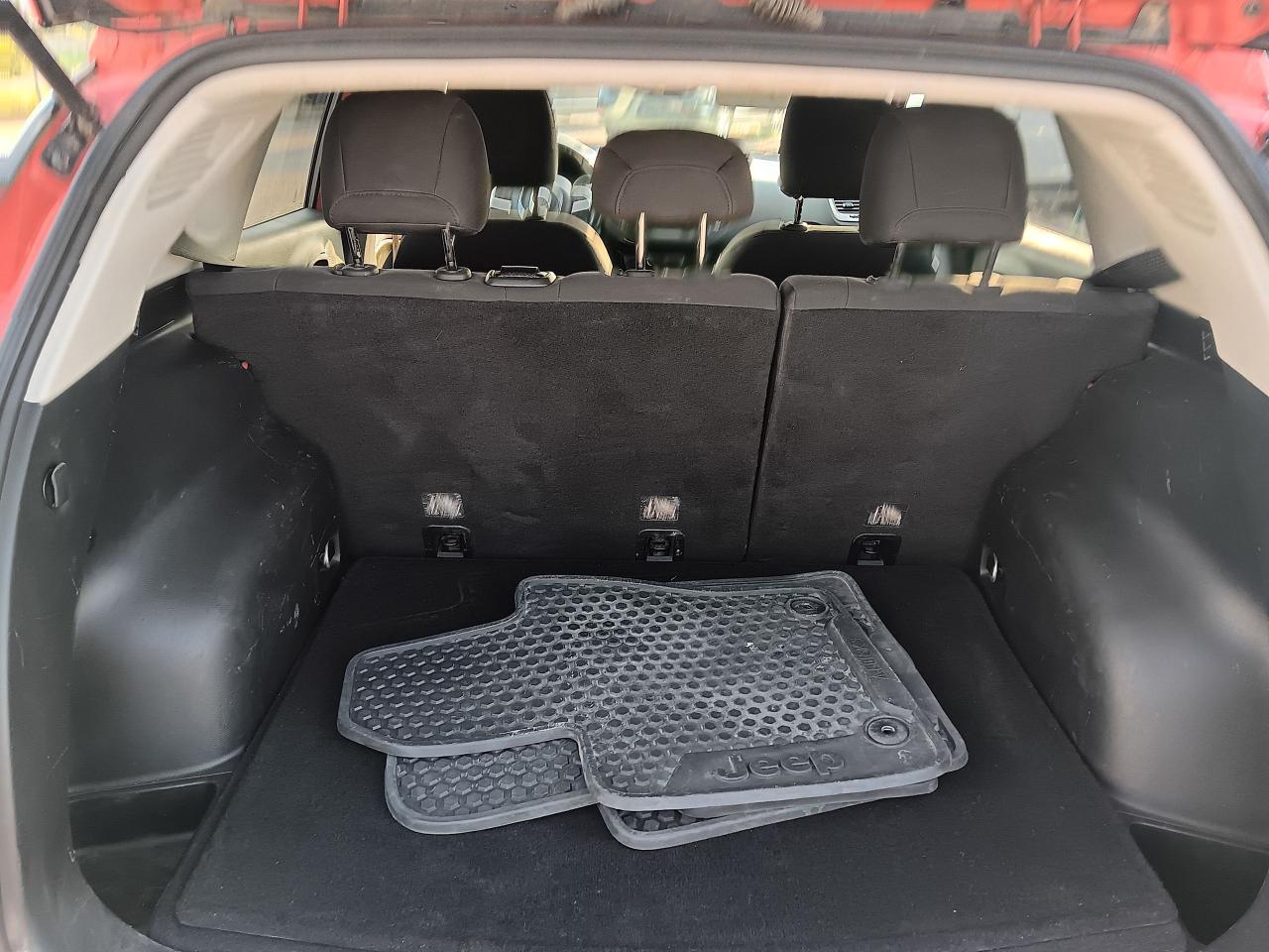 2018 Jeep Compass AWD, Remote, Htd Seats & Steering, BU Cam - Photo #7