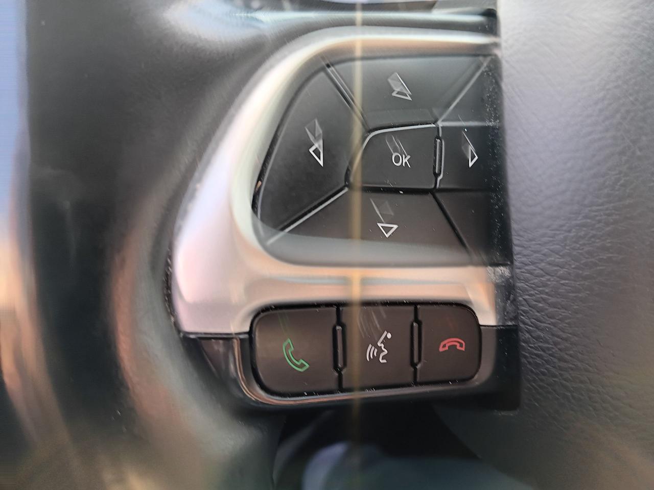 2018 Jeep Compass AWD, Remote, Htd Seats & Steering, BU Cam - Photo #14