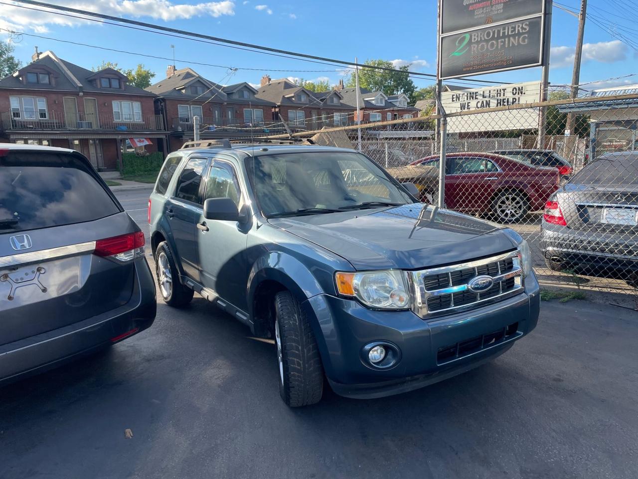 2010 Ford Escape XLT *2 SETS OF RIMS & TIRES, SAFETY* Photo2