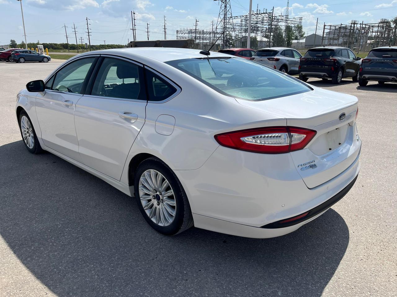 2016 Ford Fusion SE 4dr Sdn  FWD Photo3