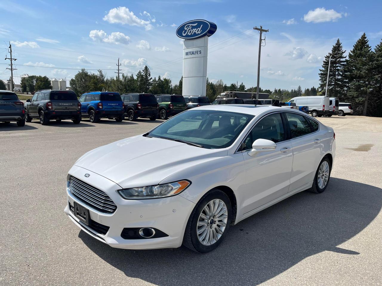 2016 Ford Fusion SE 4dr Sdn  FWD Photo2
