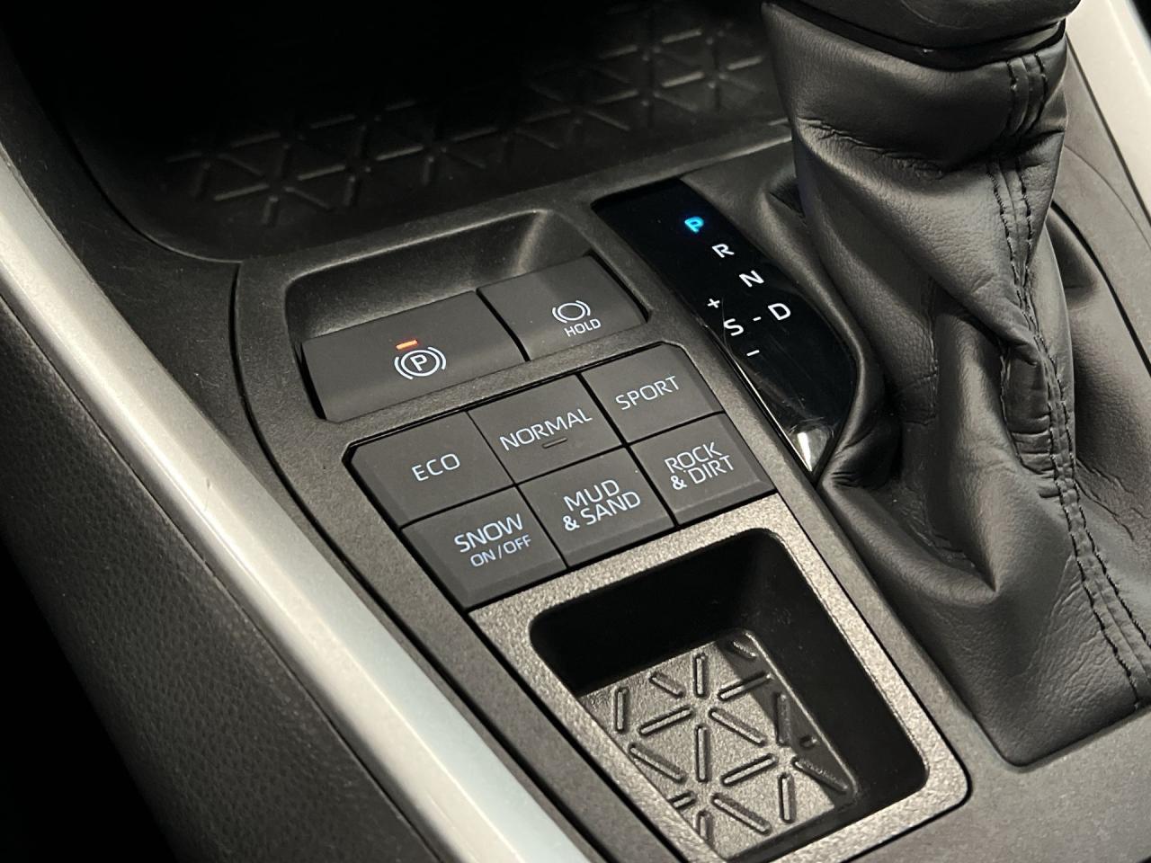 2023 Toyota RAV4 AWD | HEATED SEATS |CARPLAY | BLIND SPOT| REAR CAM Photo