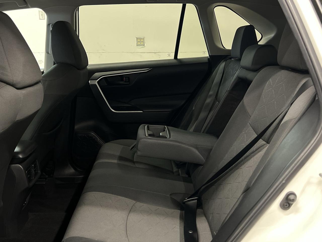 2023 Toyota RAV4 AWD | HEATED SEATS |CARPLAY | BLIND SPOT| REAR CAM Photo