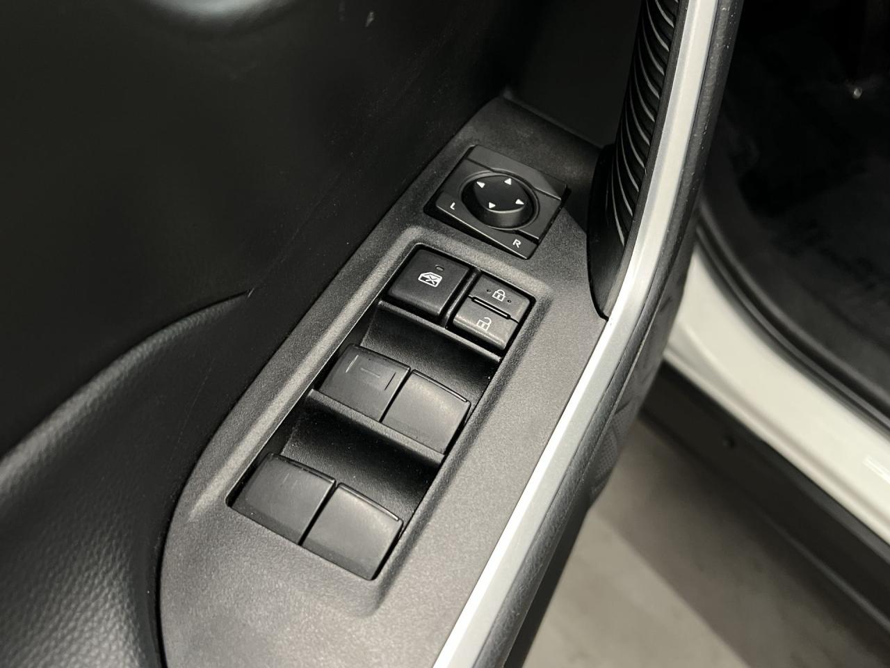 2023 Toyota RAV4 AWD | HEATED SEATS |CARPLAY | BLIND SPOT| REAR CAM Photo