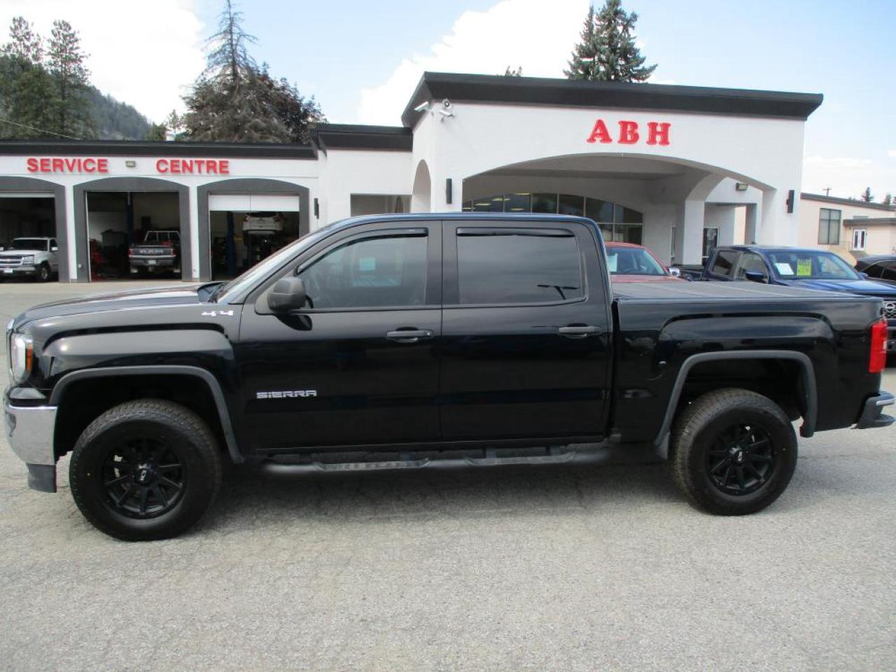 2018 GMC Sierra 1500 Crew Cab 4X4 Photo2