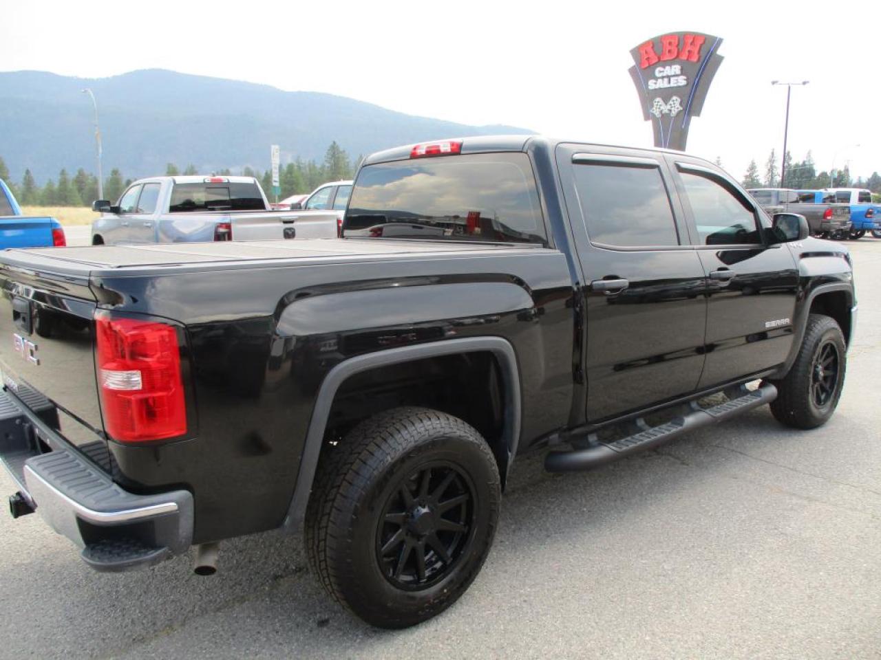 2018 GMC Sierra 1500 Crew Cab 4X4 Photo7