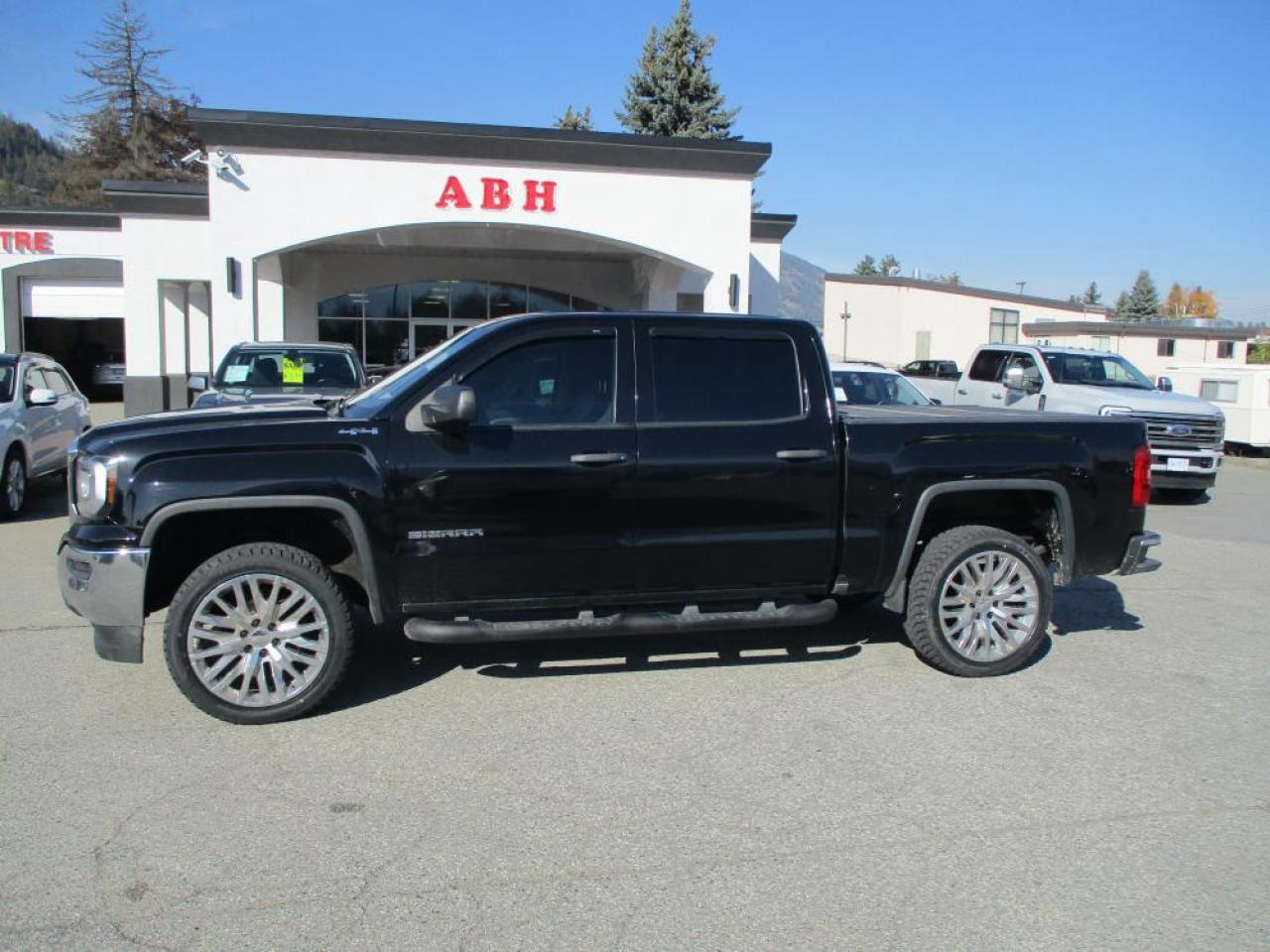 2018 GMC Sierra 1500 Crew Cab 4X4 Photo2