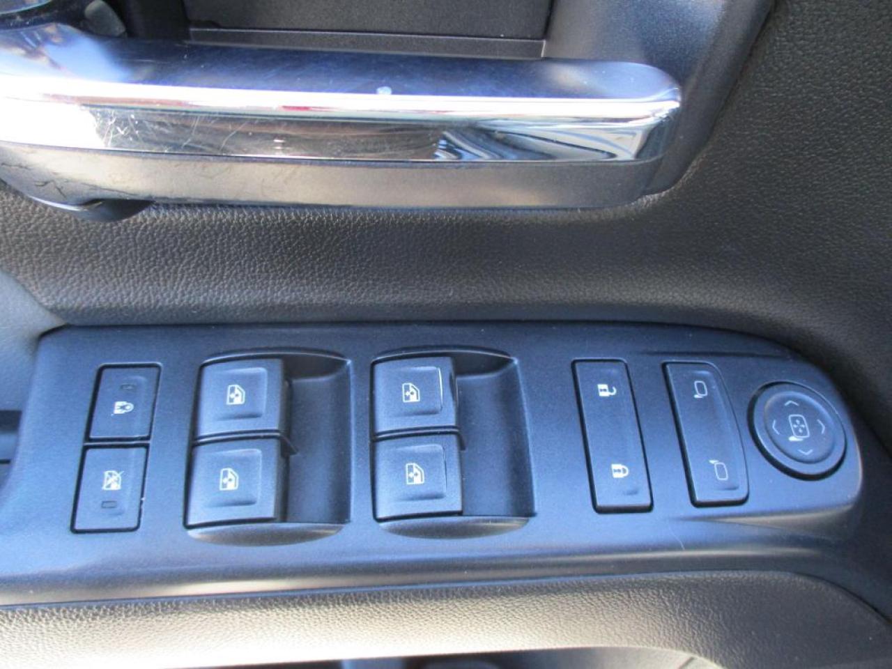 2018 GMC Sierra 1500 Crew Cab 4X4 Photo8