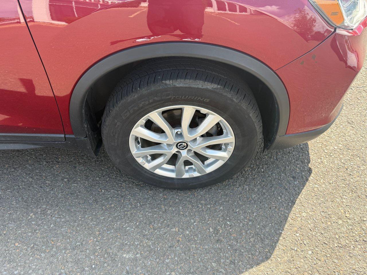 2018 Nissan Rogue SV Photo3