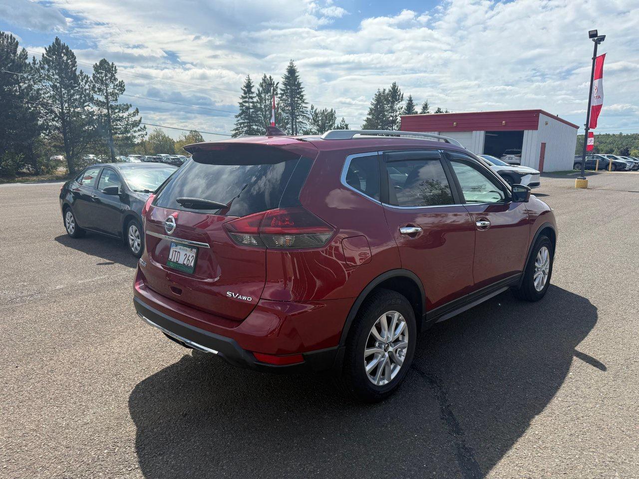 2018 Nissan Rogue SV Photo4
