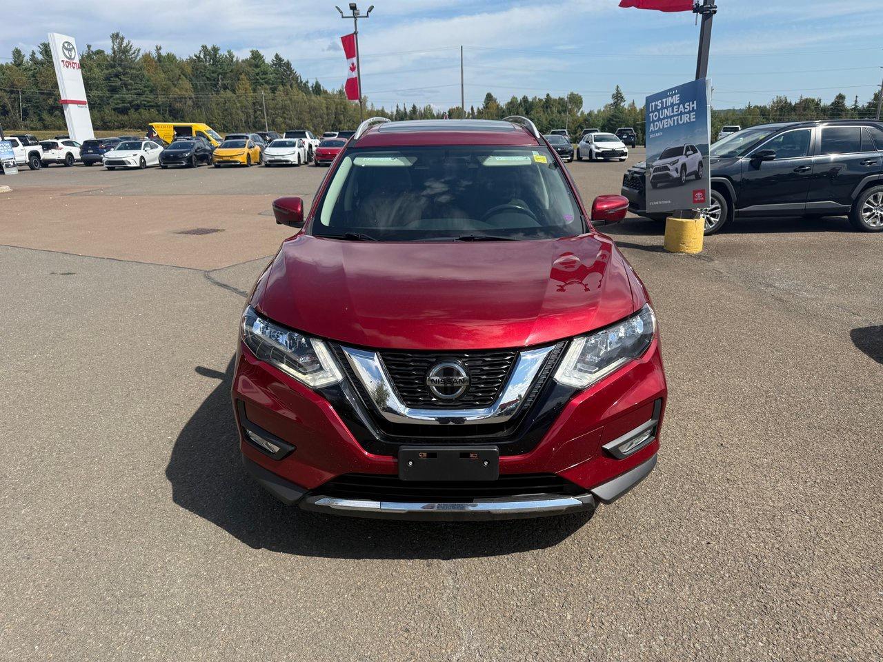 2018 Nissan Rogue SV Photo1