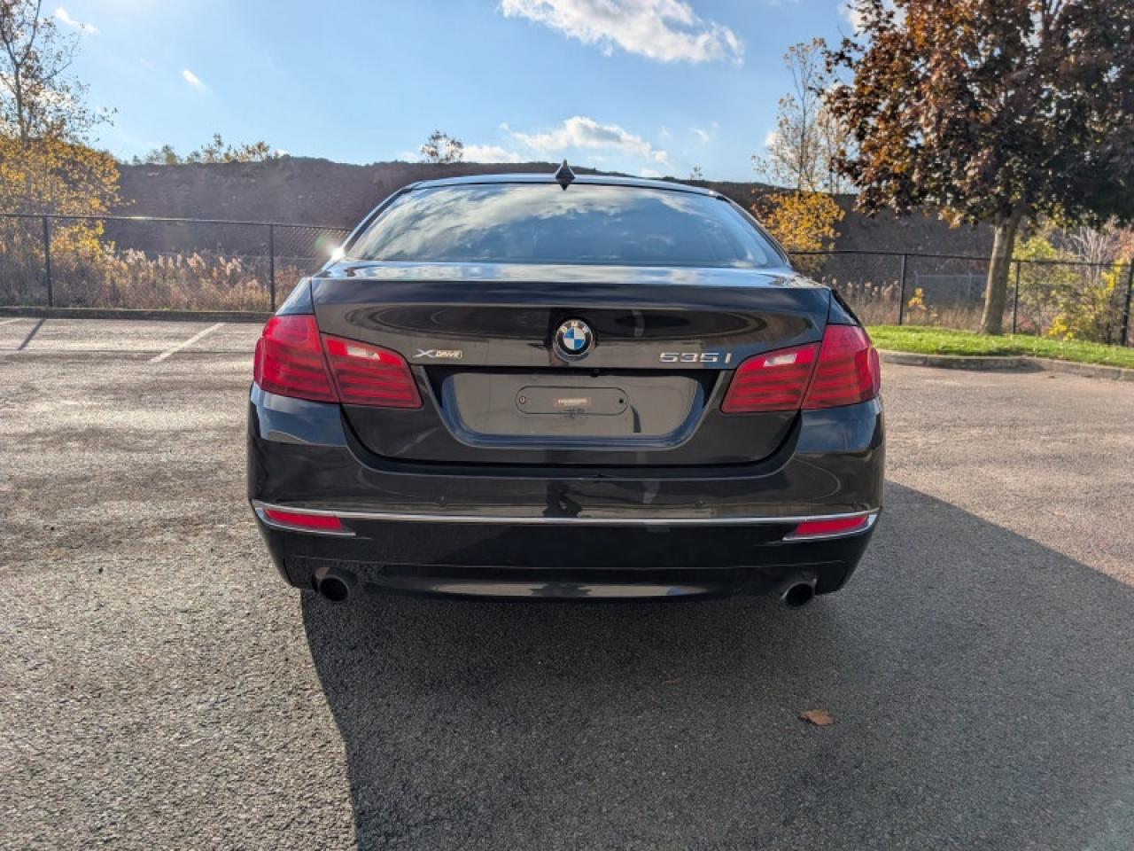 2014 BMW 5 Series 535i xDrive  **PREMIUM PACKAGE** Photo3