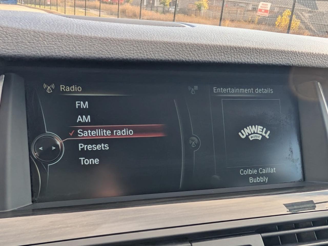 2014 BMW 5 Series 535i xDrive  **PREMIUM PACKAGE** Photo