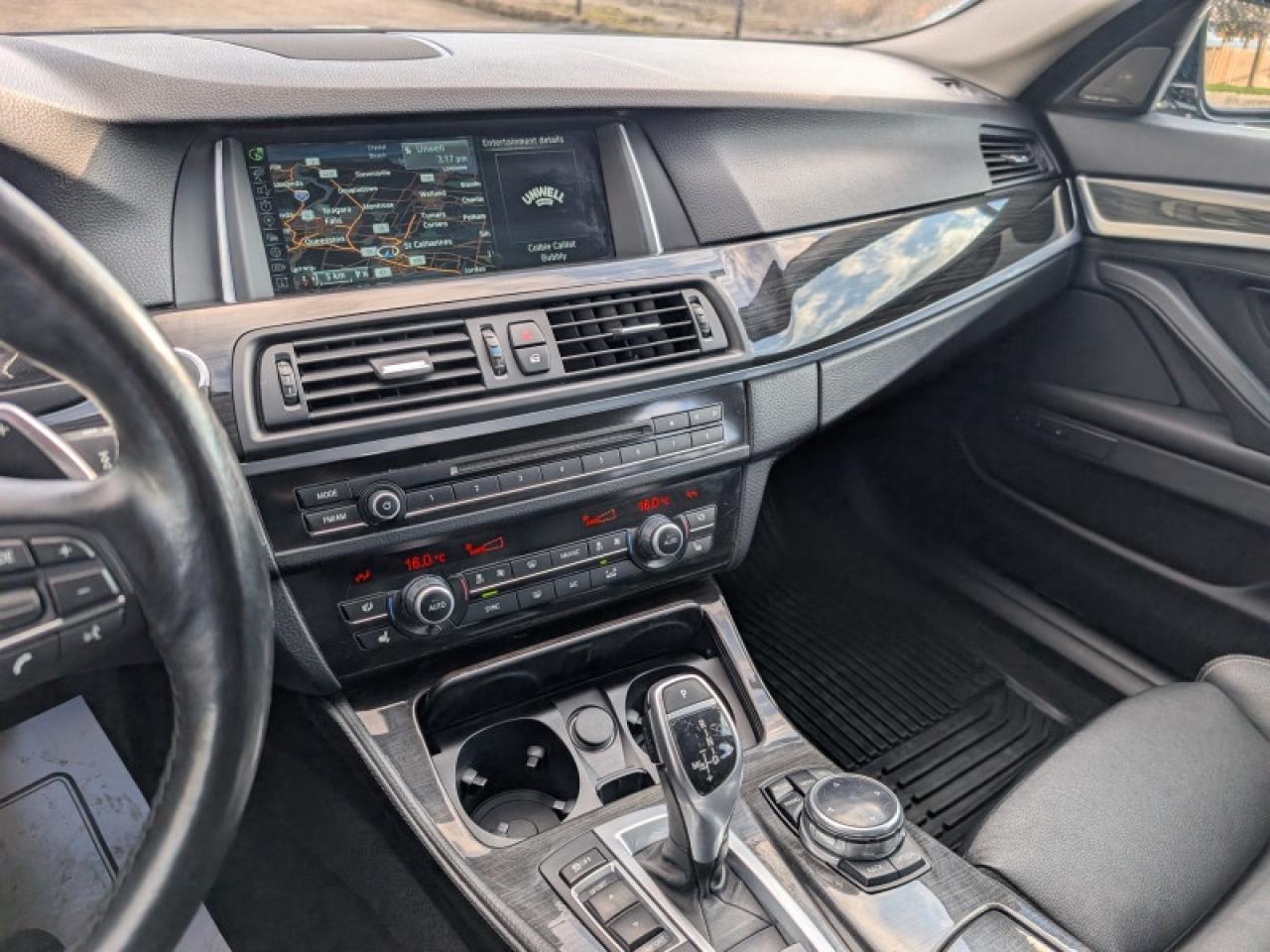 2014 BMW 5 Series 535i xDrive  **PREMIUM PACKAGE** Photo