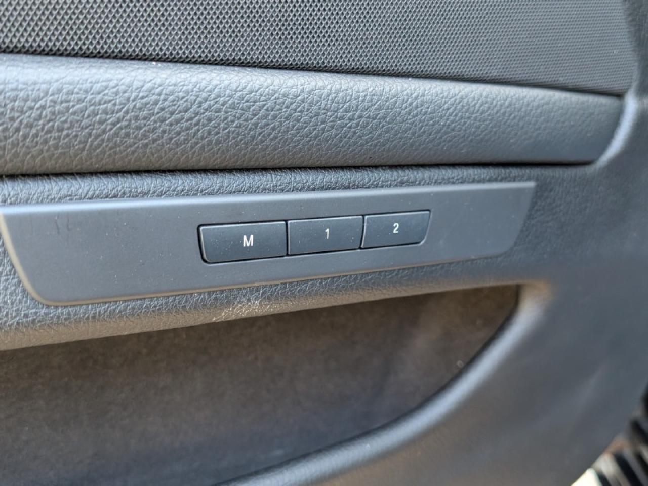 2014 BMW 5 Series 535i xDrive  **PREMIUM PACKAGE** Photo