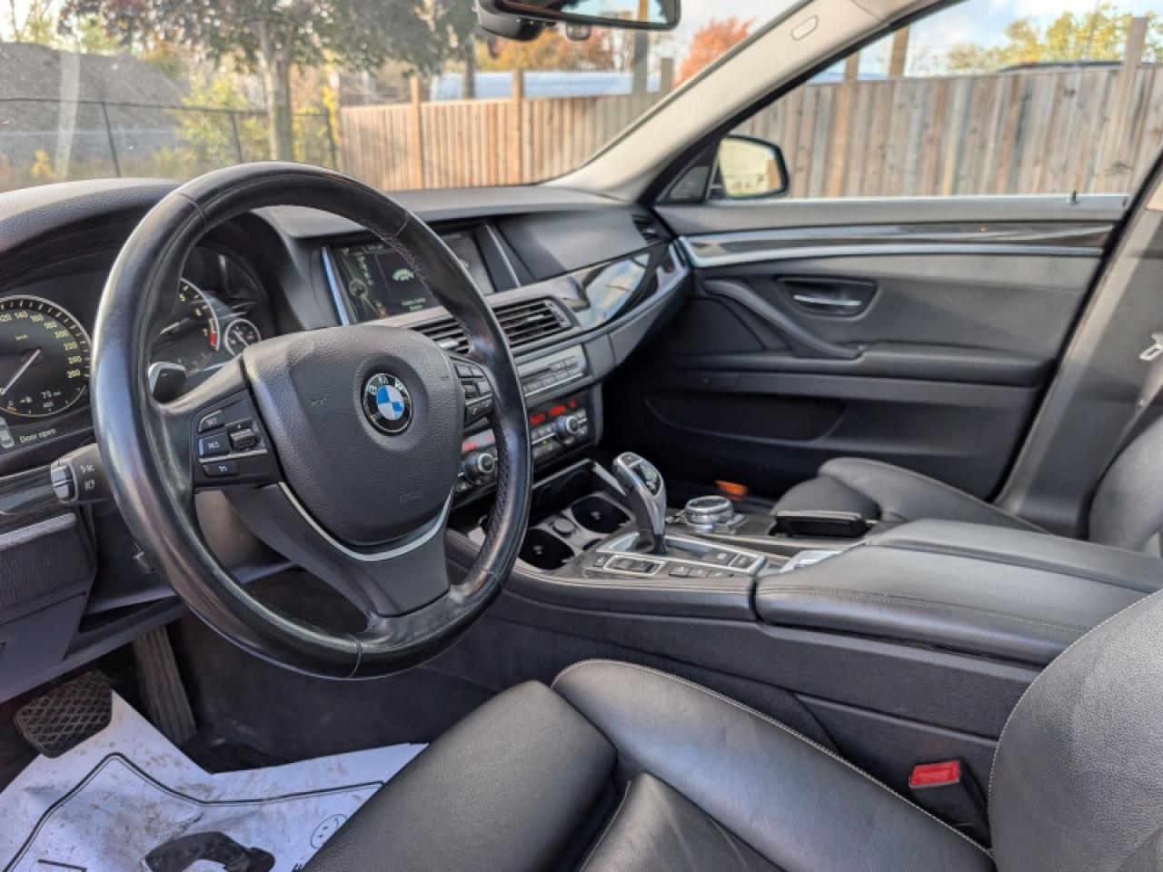 2014 BMW 5 Series 535i xDrive  **PREMIUM PACKAGE** Photo