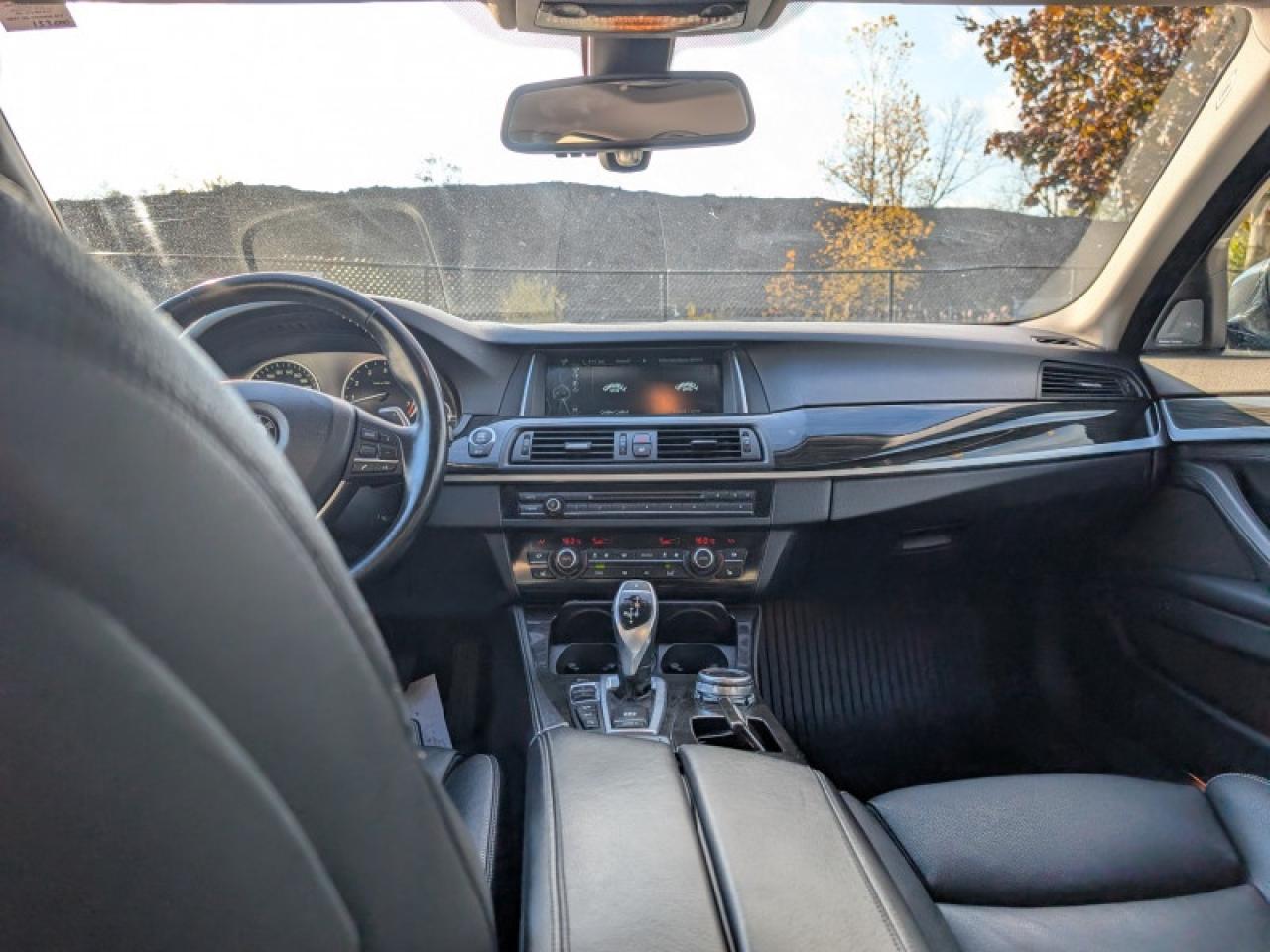 2014 BMW 5 Series 535i xDrive  **PREMIUM PACKAGE** Photo