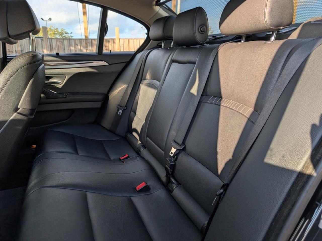 2014 BMW 5 Series 535i xDrive  **PREMIUM PACKAGE** Photo