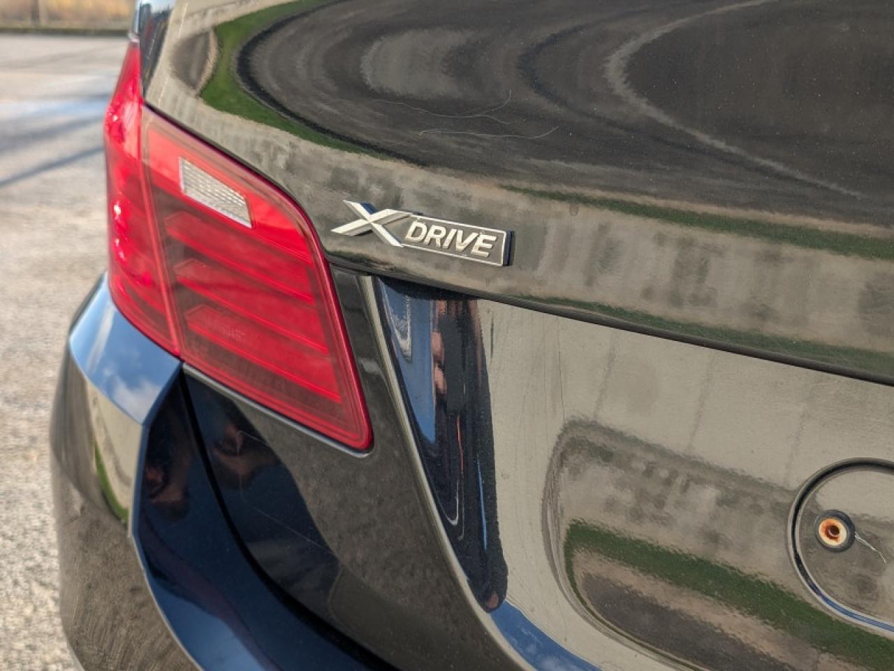 2014 BMW 5 Series 535i xDrive  **PREMIUM PACKAGE** Photo