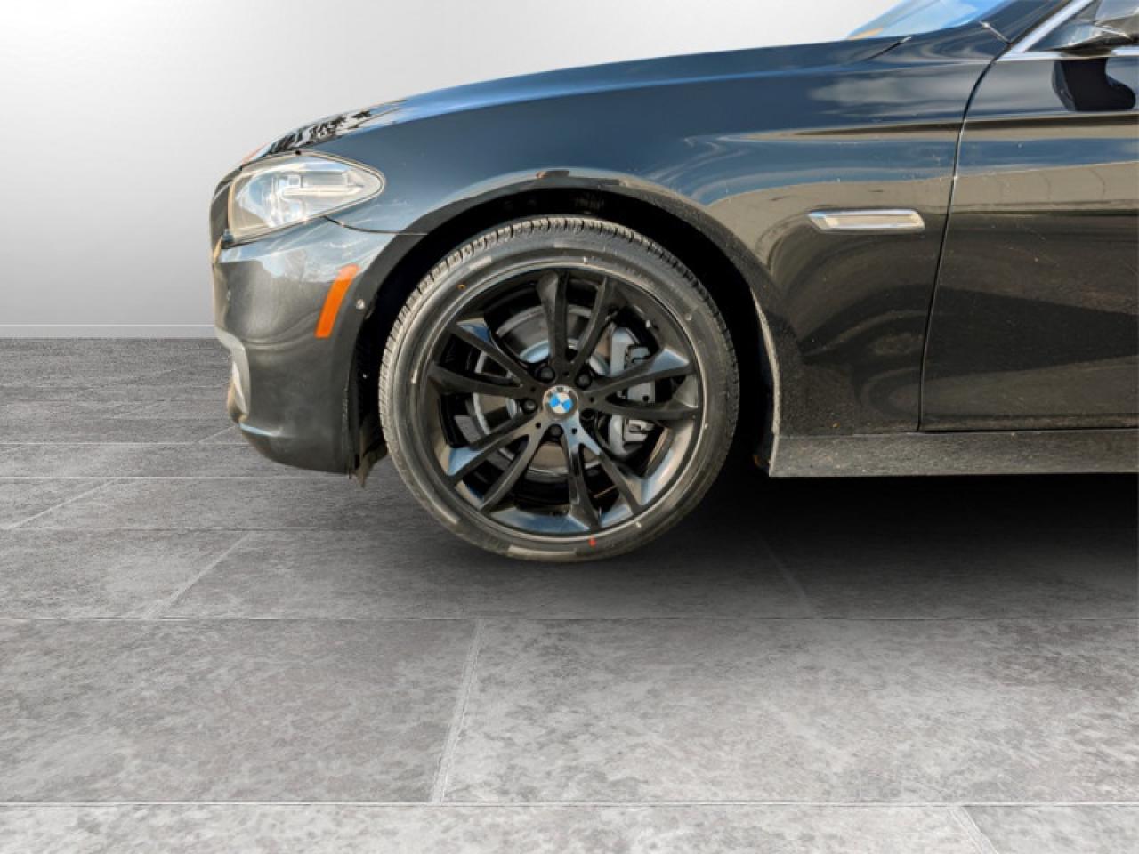 2014 BMW 5 Series 535i xDrive  **PREMIUM PACKAGE** Photo