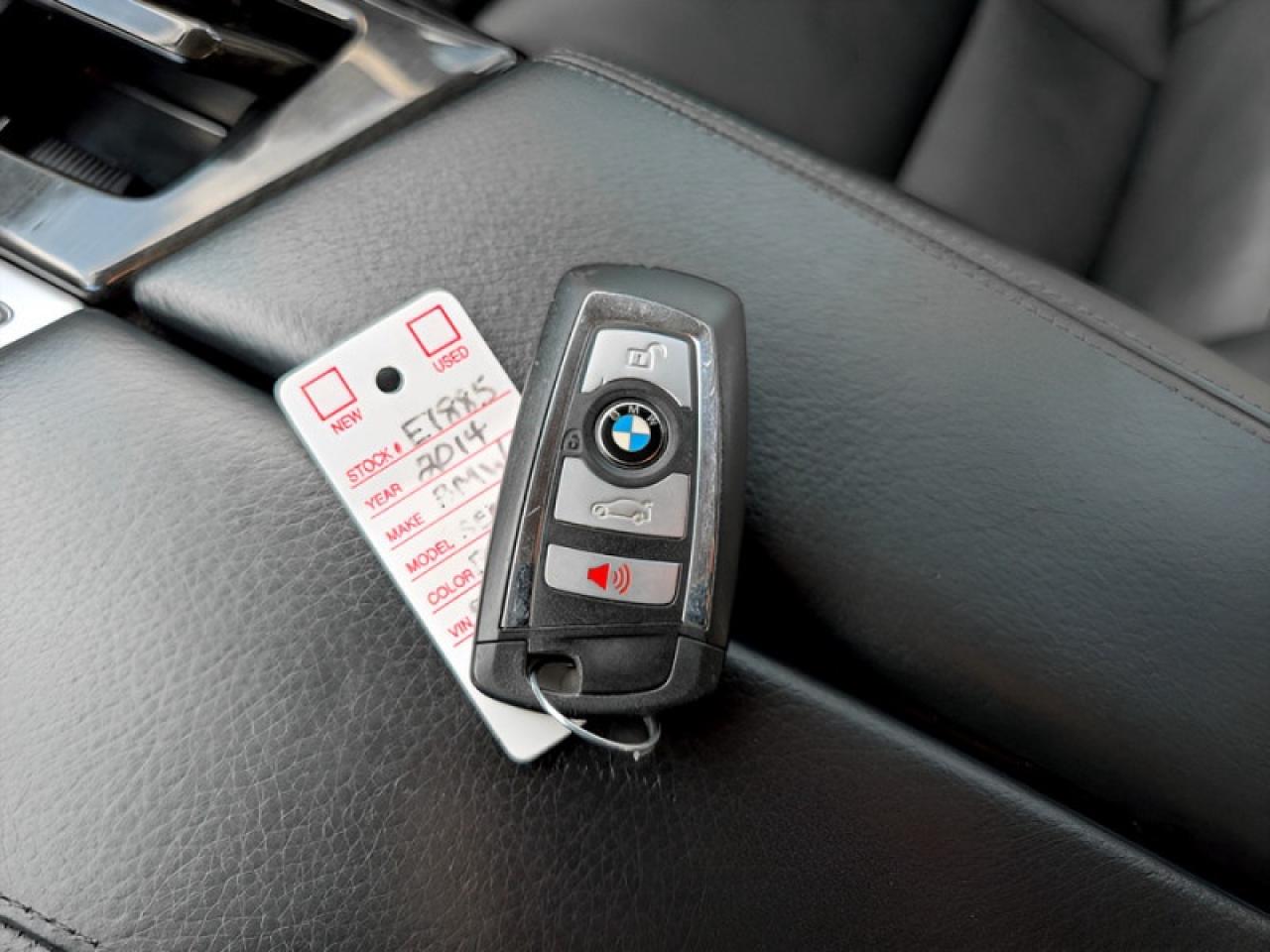 2014 BMW 5 Series 535i xDrive  **PREMIUM PACKAGE** Photo