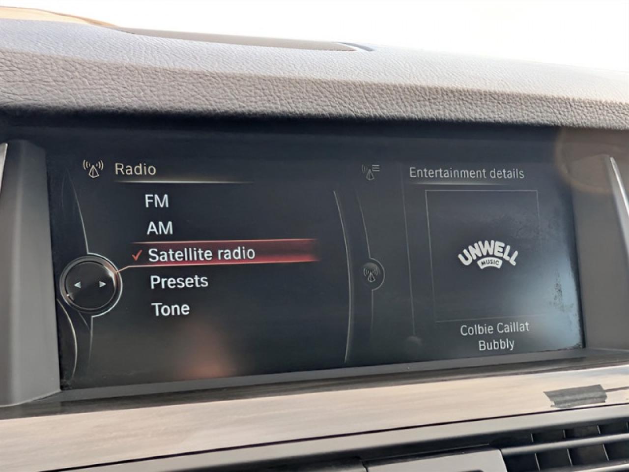 2014 BMW 5 Series 535i xDrive  **PREMIUM PACKAGE** Photo