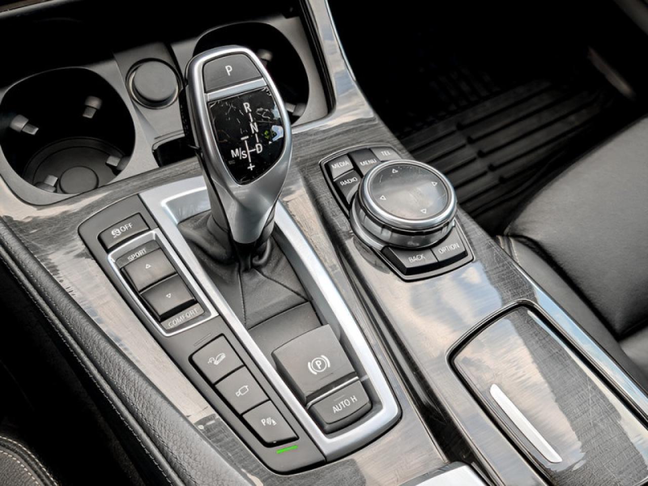 2014 BMW 5 Series 535i xDrive  **PREMIUM PACKAGE** Photo