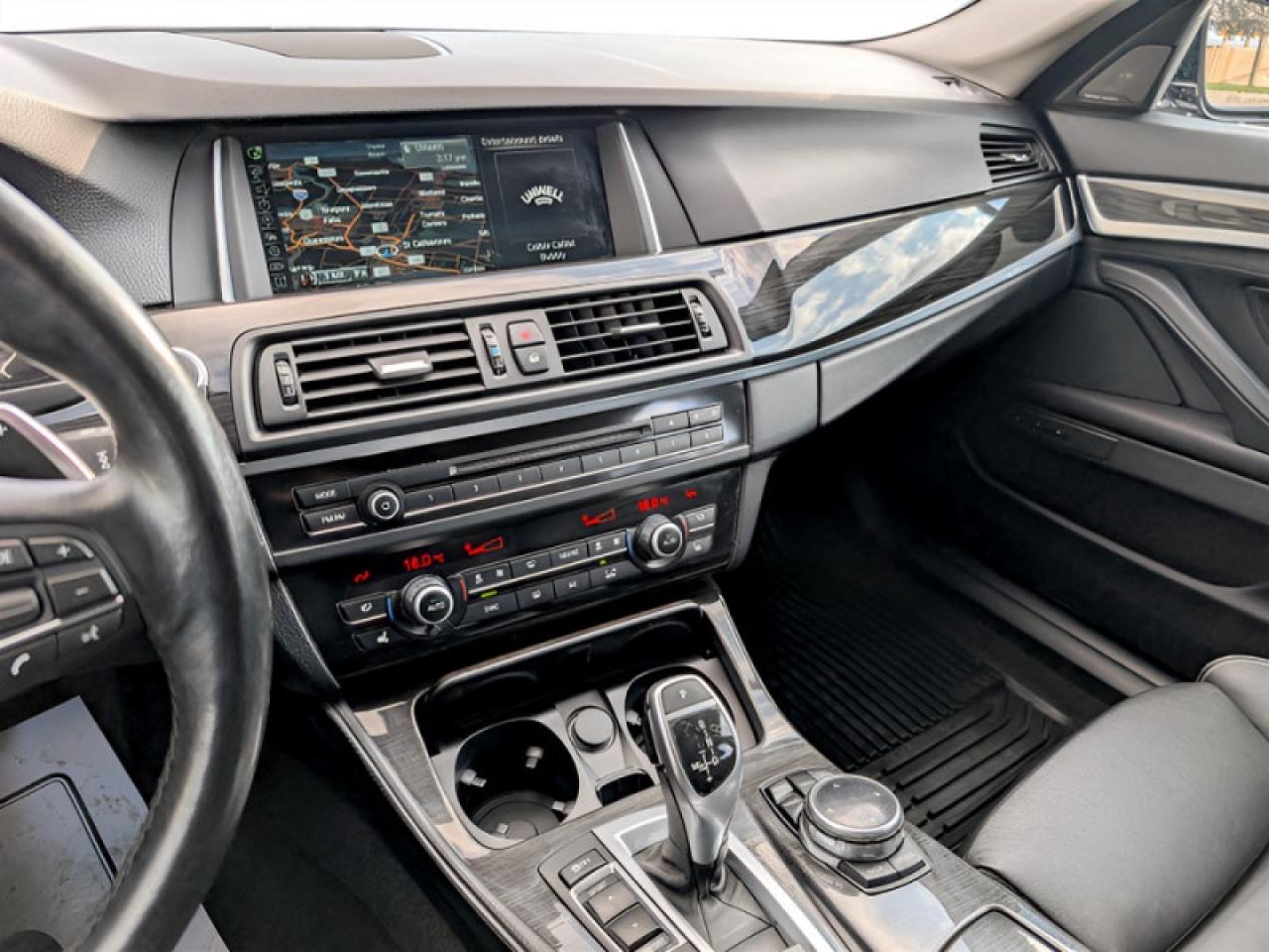 2014 BMW 5 Series 535i xDrive  **PREMIUM PACKAGE** Photo