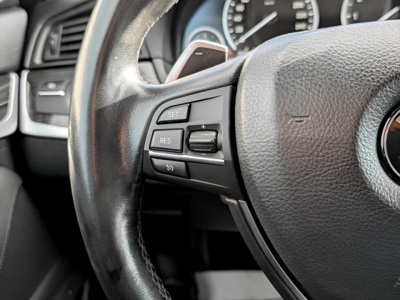 2014 BMW 5 Series 535i xDrive  **PREMIUM PACKAGE** Photo