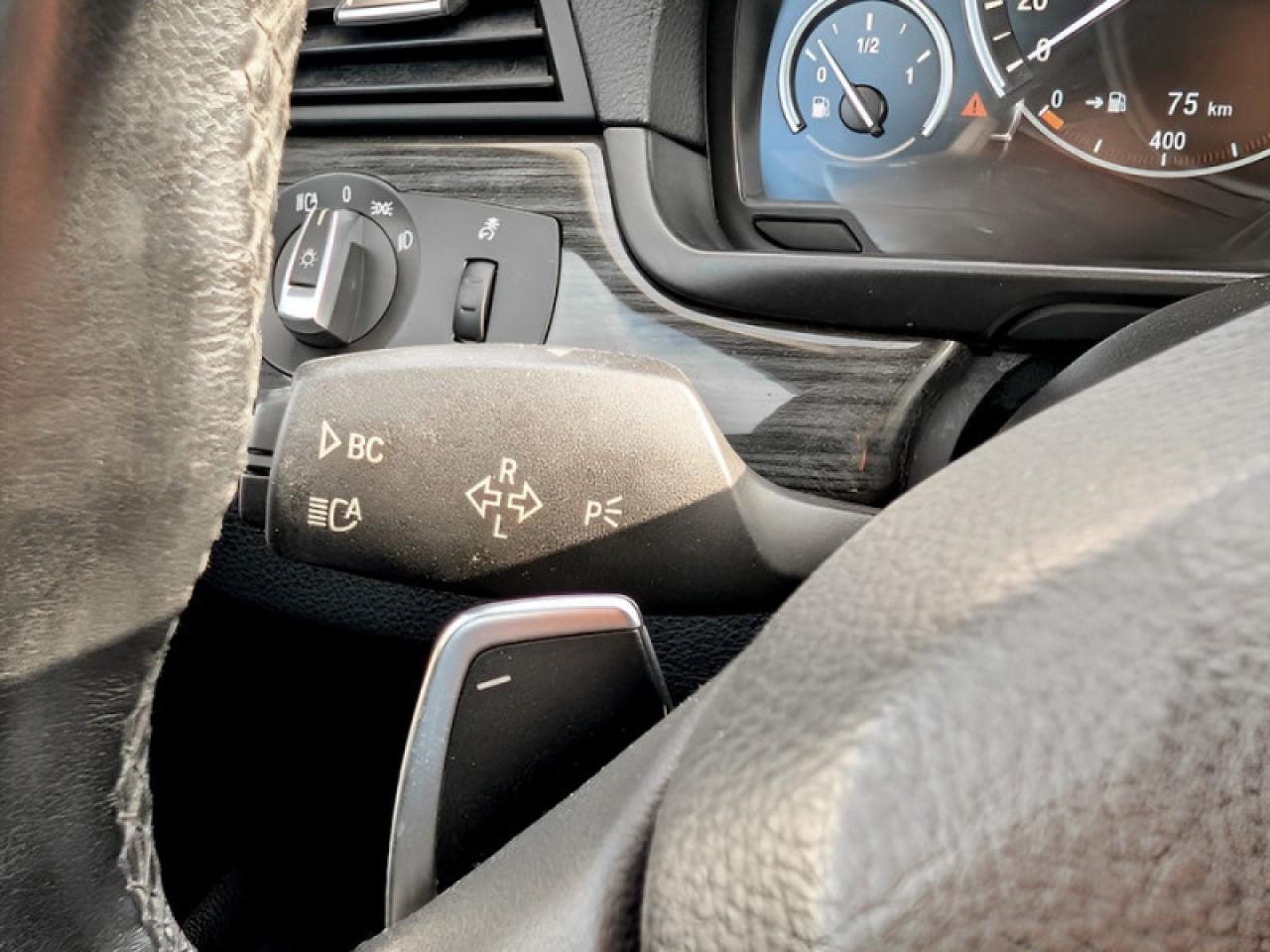 2014 BMW 5 Series 535i xDrive  **PREMIUM PACKAGE** Photo