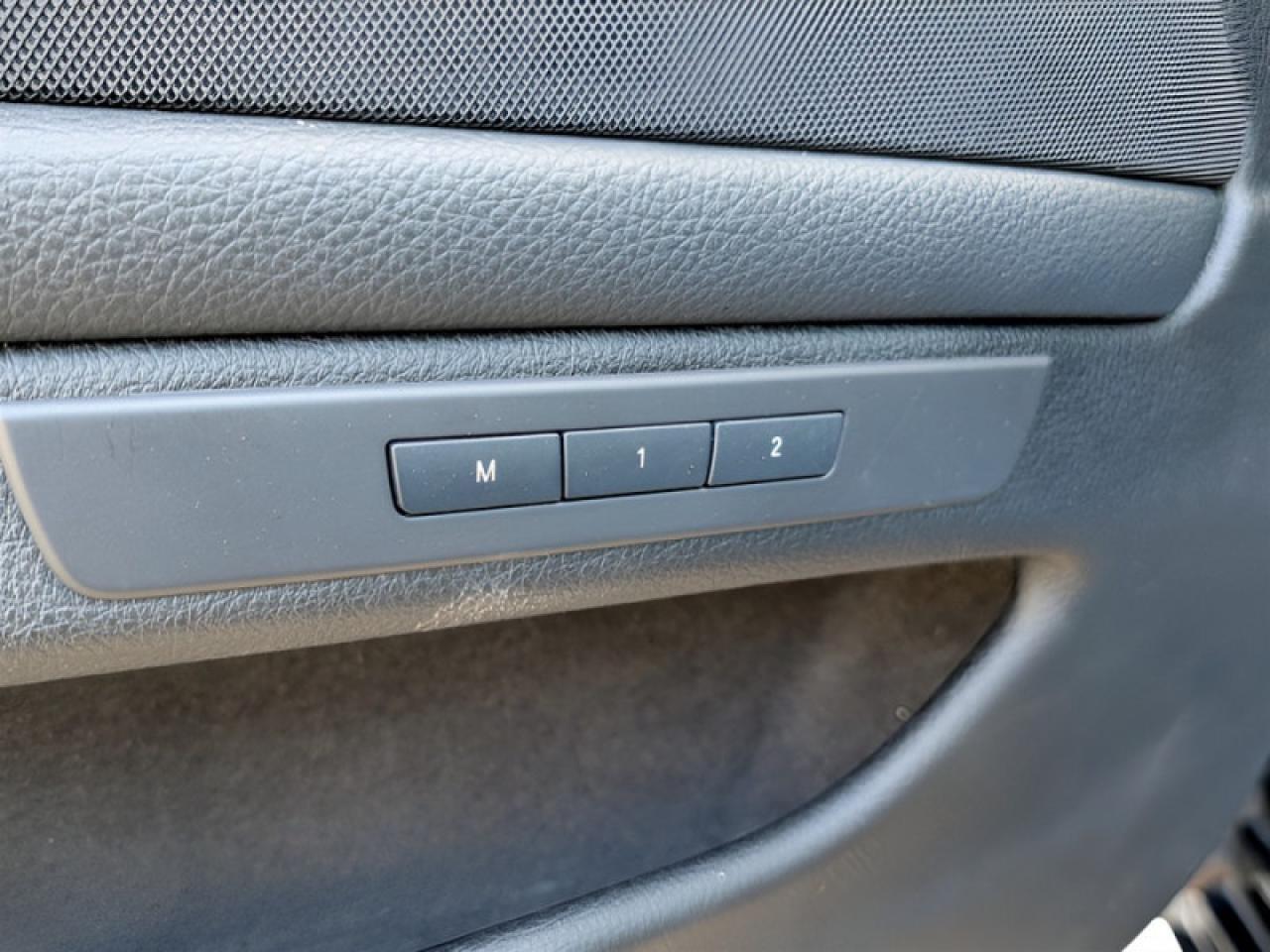 2014 BMW 5 Series 535i xDrive  **PREMIUM PACKAGE** Photo