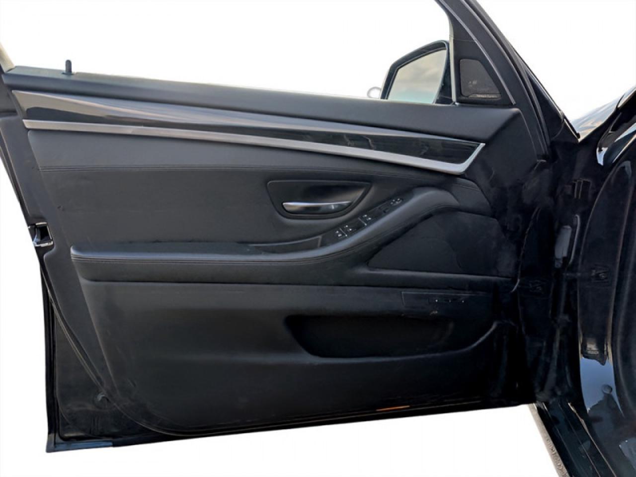 2014 BMW 5 Series 535i xDrive  **PREMIUM PACKAGE** Photo