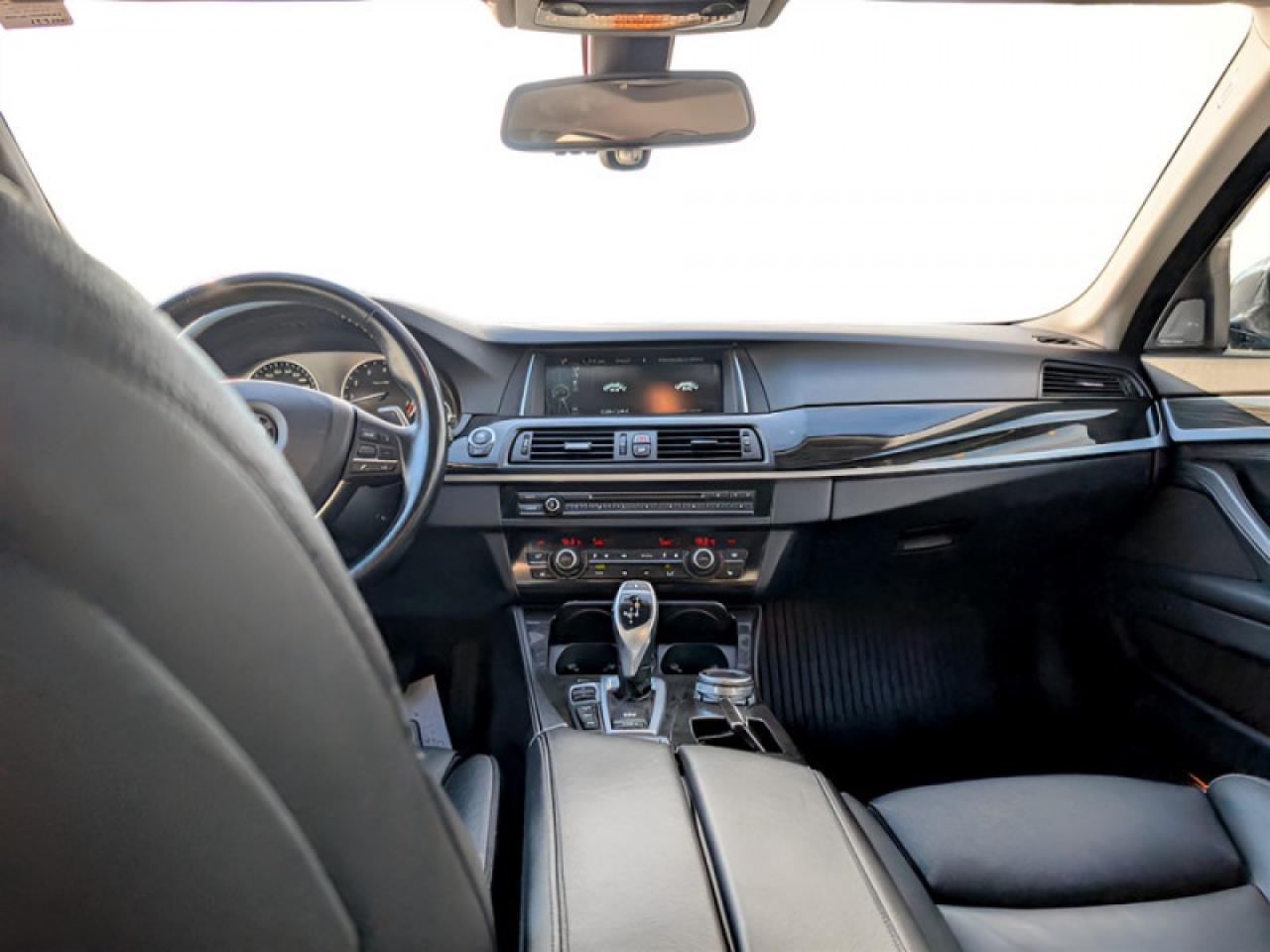 2014 BMW 5 Series 535i xDrive  **PREMIUM PACKAGE** Photo