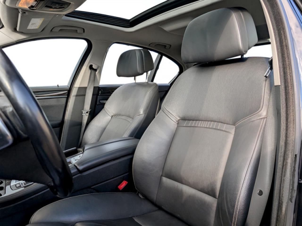 2014 BMW 5 Series 535i xDrive  **PREMIUM PACKAGE** Photo